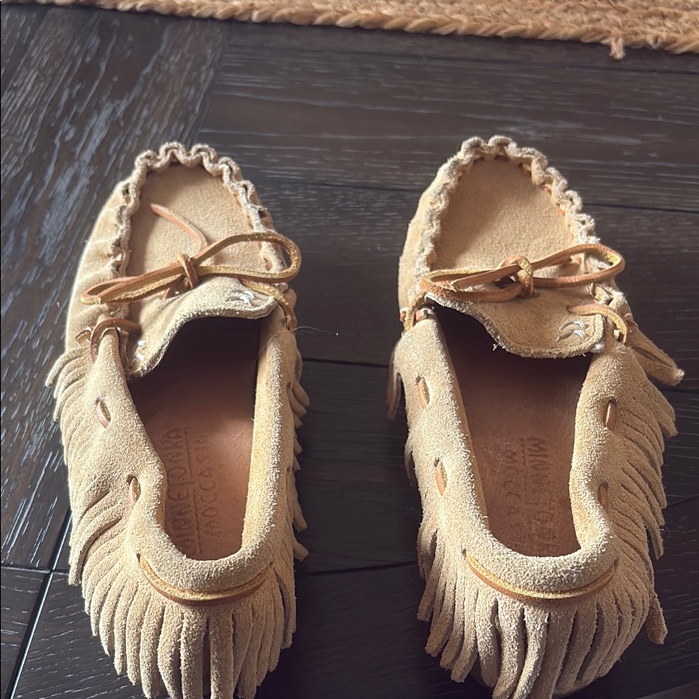 Women’s Minnetonka Fringed Mocassins - Picture 2 of 8